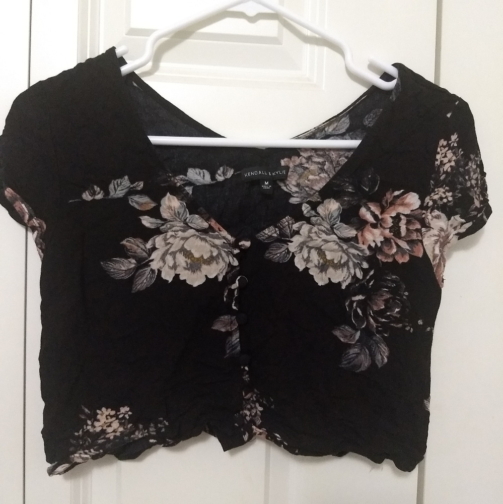 KENDALL & KYLIE Cropped Black Flower Top